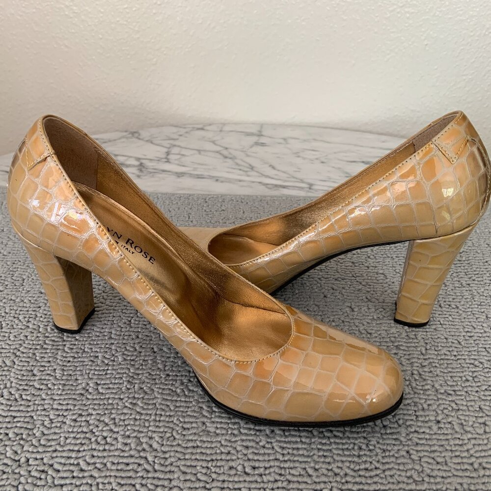 Taryn Rose Shoes,  classic pump, made in Italy. Size 37 ( 3.25" Heel)